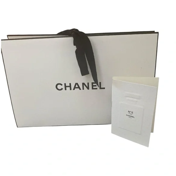 Chanel Bow Tie Gift Bag and Chanel No 5 sample Eau de Toilette - Picture 1 of 6